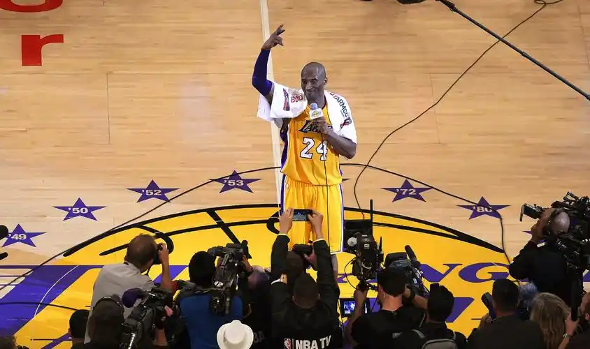 高清:科比退役1000天,你想念球场上的黑曼巴吗?|曼巴|科比|退役_新浪