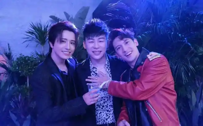 关智斌阿sa去了胡彦斌演唱会##蔡卓妍关智斌打卡胡彦斌演唱会