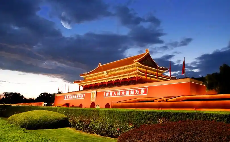 雄伟壮丽的天安门——祖国的象征