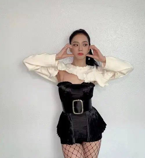 blackpink金智秀jisoo因下半身太粗而引起讨论和批评