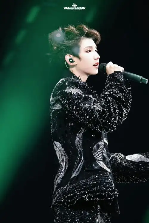 王俊凯王源易烊千玺庆祝11周年