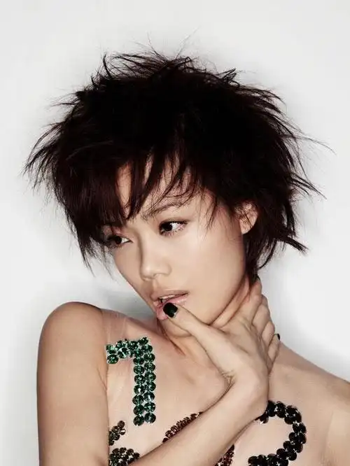 容祖儿凭黑道背景走红母女竟均为老板情人2