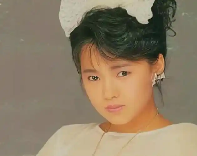 68年的伊能静站在76年的林心如旁边像小妹妹,厉害了,这保养逆袭了