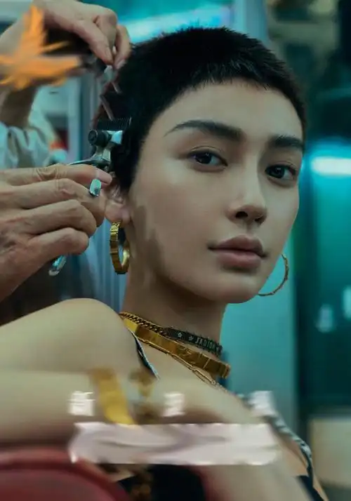 angelababy板寸造型曝光,洒脱帅气,网友:越看越像黄晓明!