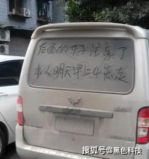 搞笑图片幽默段子笑话:媳妇,你烤的面包和黑炭没有区别啊_老公_老婆