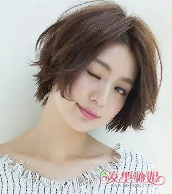 四十岁圆脸女士适合短发吗 2017年最新圆脸显年轻短发发型图片(4)