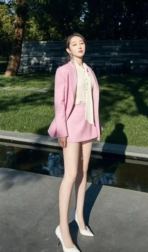 高跟鞋美女明星大长腿配小高跟性感又显腿