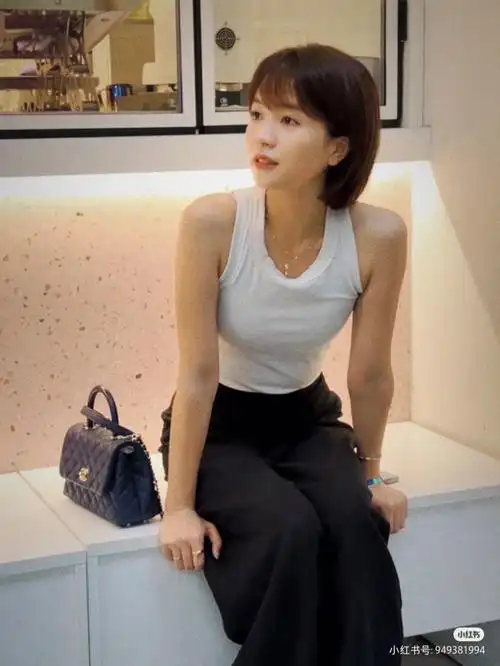 刚剪完我和老公一致认为有点林华凌小姐姐的风格了哈哈哈哈#减龄短发