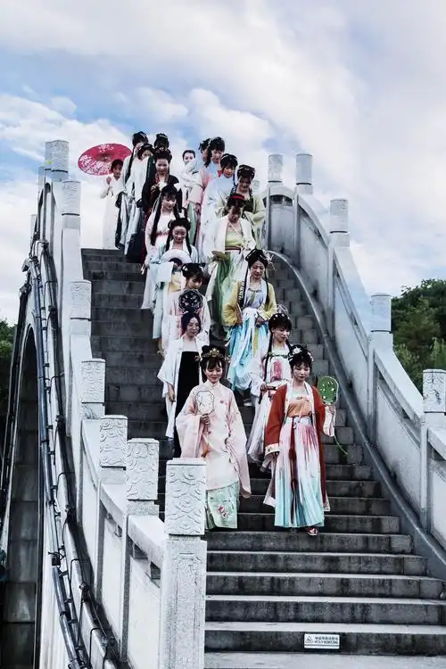 看着一群身着古装的女子,仿佛穿越到大唐!