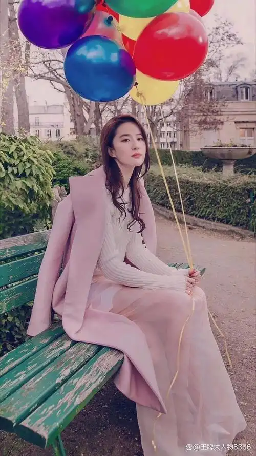 刘亦菲从小到大,美若天仙,男人们心中的女神形象再次