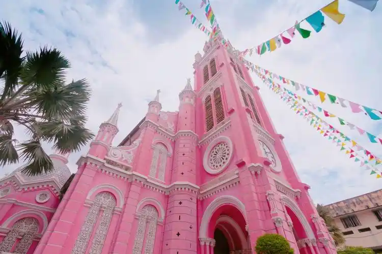 南宁高铁直达仅一小时就能看到少女心爆棚的粉色教堂,国庆走起!