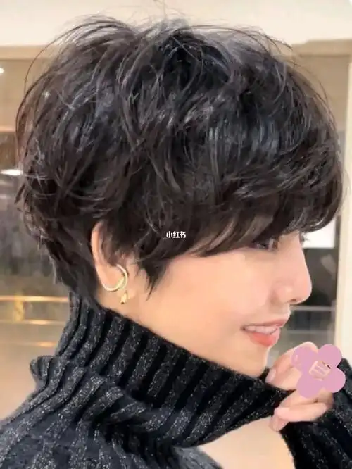 女生超短发烫发分享蓬松纹理质感短发