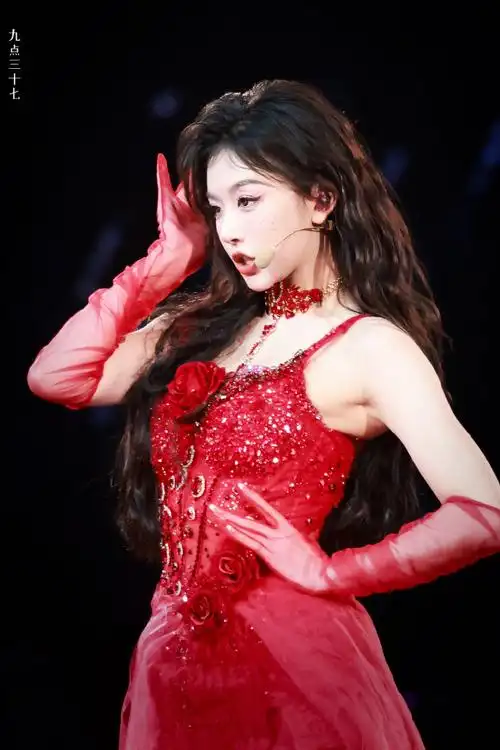 孔雪儿舞台上的红玫瑰