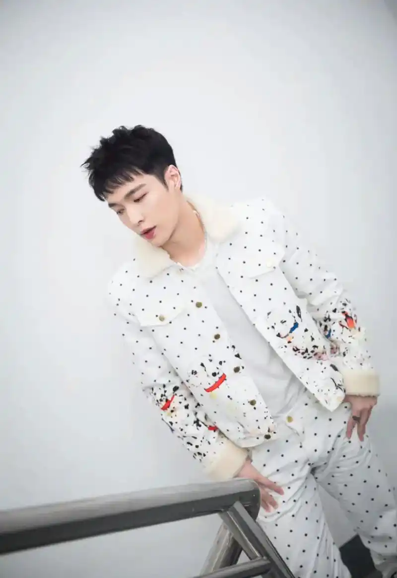 张艺兴 可爱斑点狗,嫩的不要不要的,好好好……喜欢妹妹头啊 - 抖音