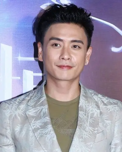 男星化烟熏眼浓妆根本是照妖镜!