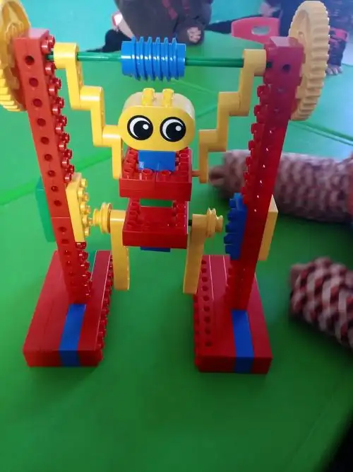 优贝幼儿园 乐高机器人课程——《体操运动运动员 》
