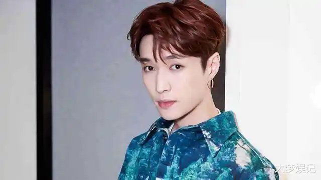 张艺兴(lay)2012年以韩团exo成员出道,2022年正式单飞发展,虽然离开sm