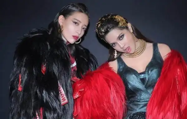 李斯丹妮和艾菲被封王炸组合 关系亲密被网友赞配一脸