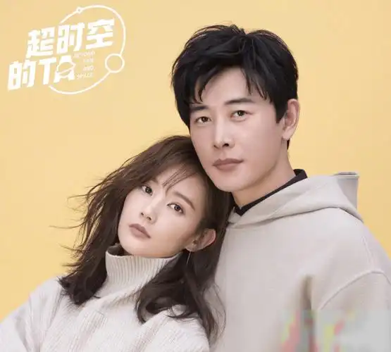 跟罗晋拍照片撒糖引热议,谁注意李一桐的回应?避嫌的方式很用心