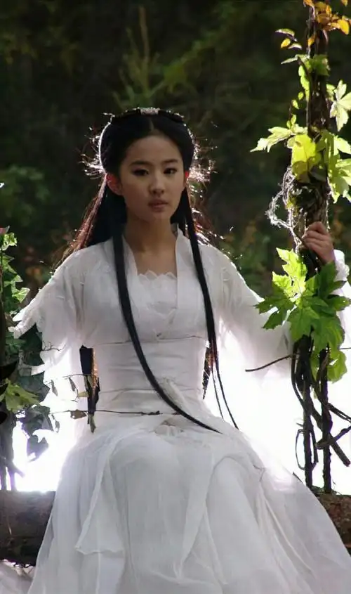 《神雕侠侣》小龙女婉若惊鸿,最美刘亦菲一身白衣美若天仙下凡间