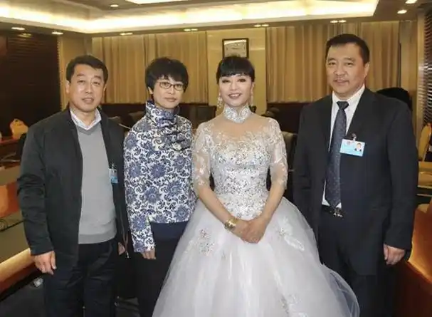 62岁殷秀梅近照,与前夫闪婚闪离,二婚嫁法国贵族被宠成"公主"