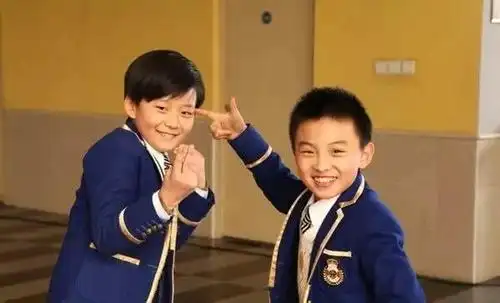 他7岁出道,出演50多部作品,曾经不温不火,如今帅到不敢认|童星|郑伟