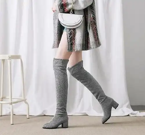 过膝长靴,长腿妹子的标配,秋冬出境绝对少不了!