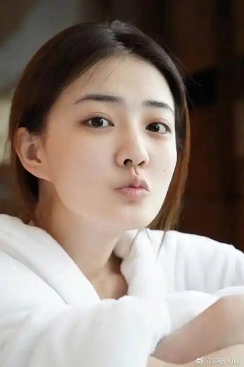 七位90后女星素颜:热巴最美,四千年美女秒变"千年老妖"_黑眼圈_状态