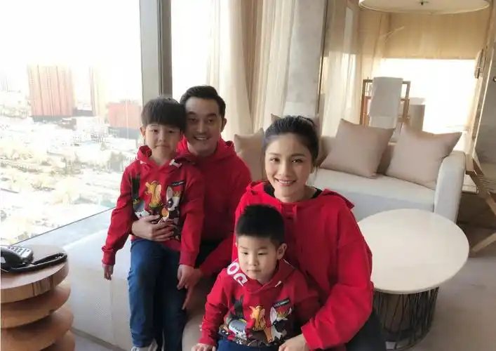 明星全家福邓超家搞怪陆毅家都是大长腿最后一张颜值最高