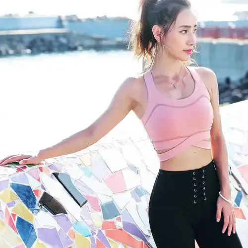 马甲线,锁骨养金鱼,a4腰等逆天好身材也频频出现在微博热搜与朋友圈中