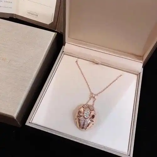 宝格丽蛇头项链,美艳不可方物