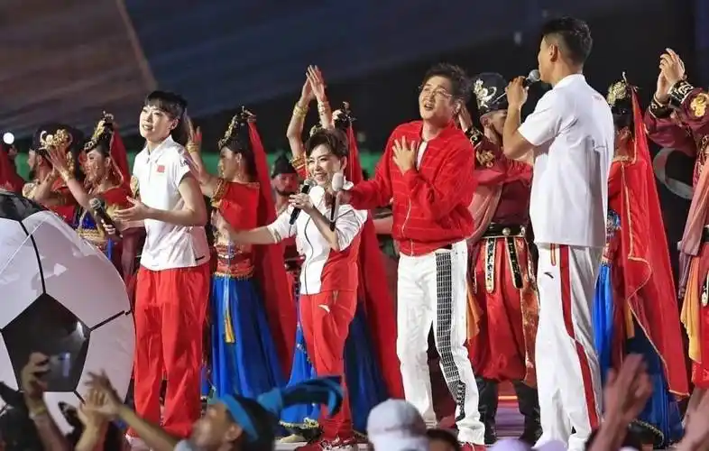 河南女排"歌星"与邓亚萍,孙楠同台献唱省运会主题曲_弹跳_爆发力_cm