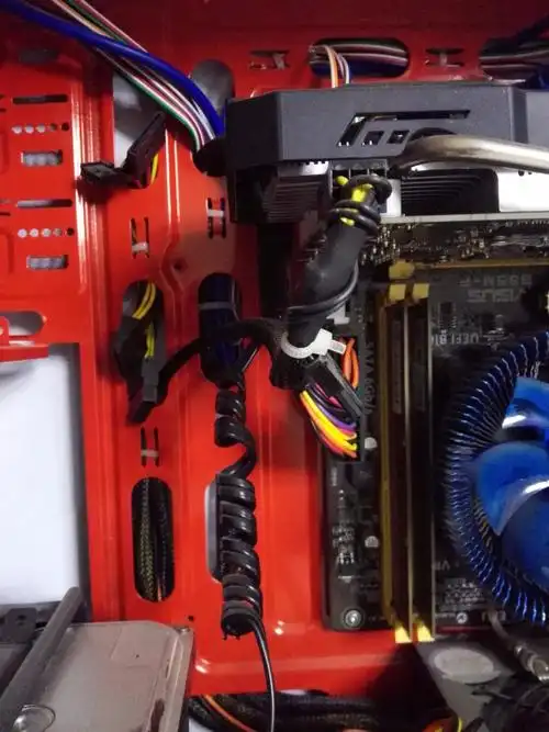 台式机固态硬盘怎么插