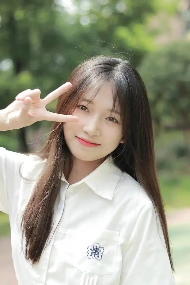 重回学生时代穿上制服来一组校园写真吧