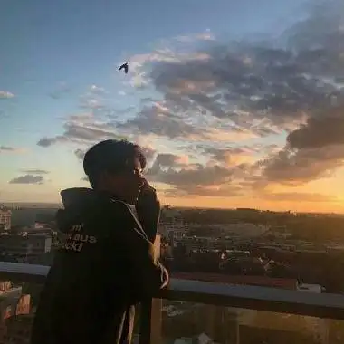 新款好看的男生孤独背影头像高清图片