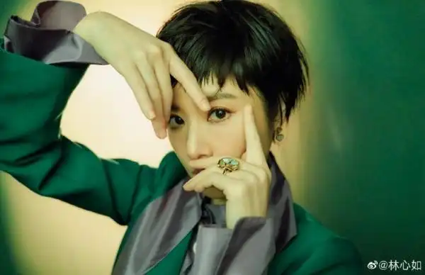 林心如晒照对比今昔短发造型时隔23年颜值及状态依旧在线
