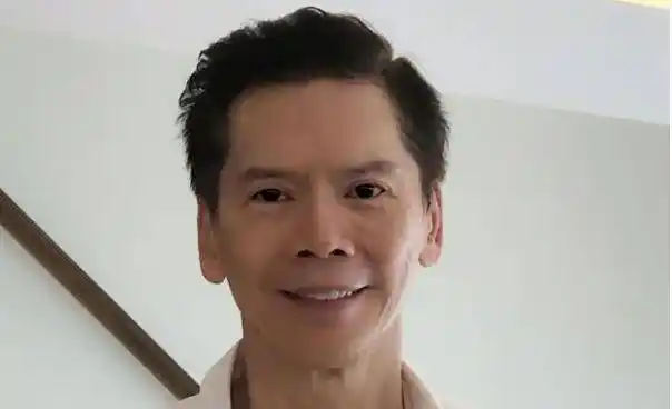 向华强在年轻的时候,其实还结过一次婚,和妻子有过一个女儿向咏恒.