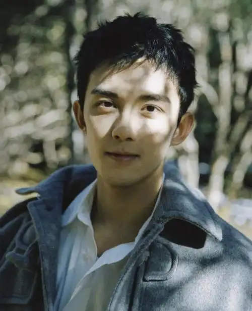 吴磊发型怎么剪?不同时尚风格造型赶紧来剪同款_明星发型 - 美发站