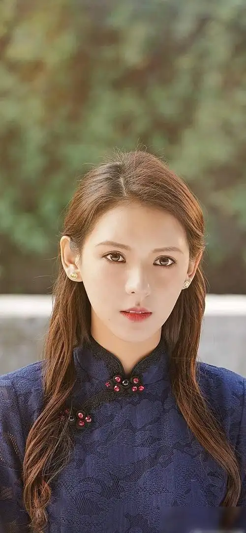 《韫色过浓》"苏矜北"张予曦美图分享,长了一张洋娃娃的脸!