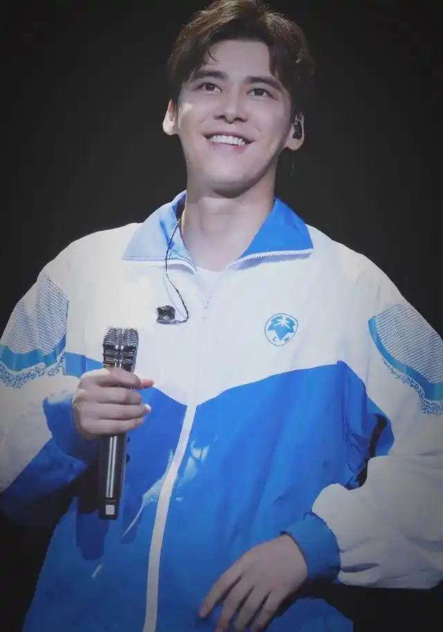 衣品不够颜来凑,全靠颜值撑起衣服的明星,你更喜欢谁?