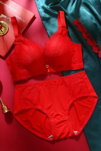 都市丽人本命年内衣女套装聚拢加厚无钢圈文胸罩薄款红色结婚新娘