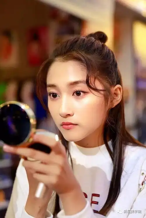 关晓彤鹿晗恋情曝光她的太妹感是怎么来的