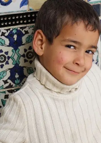 阿拉伯血统的孩子真是漂亮至极