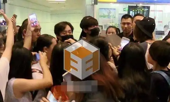 宋茜杨洋同住酒店被拍 姐弟恋疑坐实!(2)