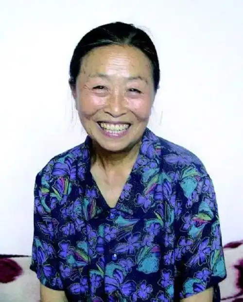 张少华82岁老照片曝光,朴素装扮精神十足,还获德艺双馨称号