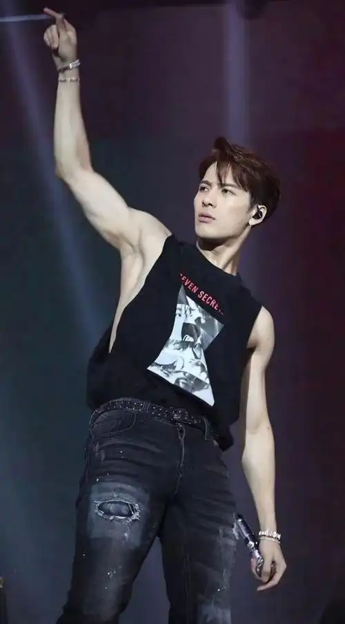 王嘉尔登美国大刊好帅我心动了