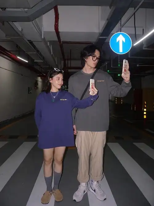 情侣ootd身高差30cm不牵手但甜的情侣合照