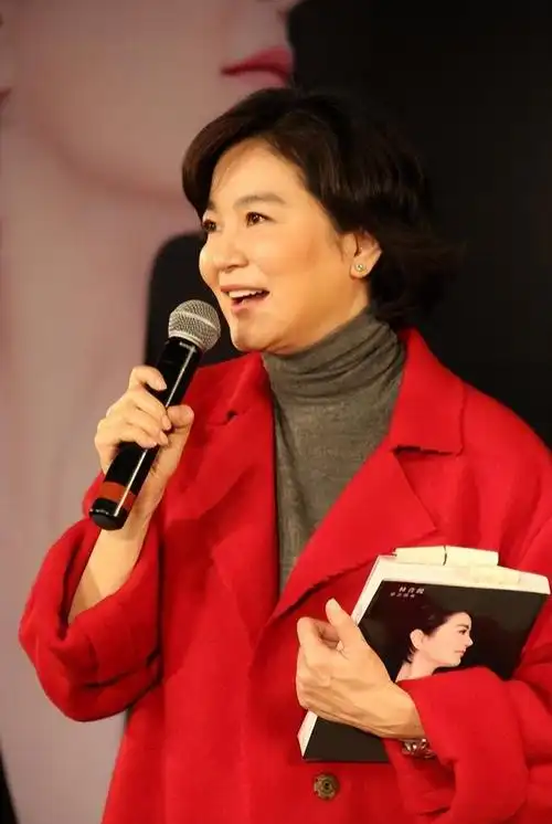 林青霞现状近照(68岁林青霞晒生日照)