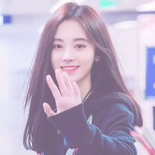 关注  鞠婧祎头像 评论 收藏