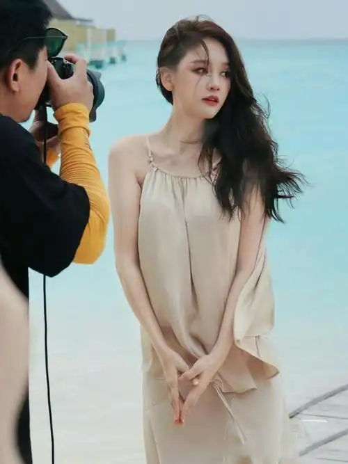 45岁陈乔恩结婚后更美了! 甜美减龄,满满少女感|裙子|